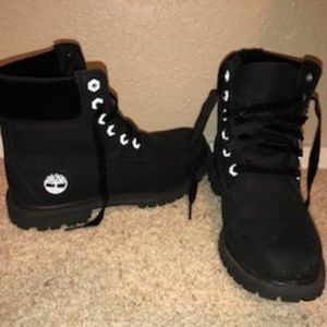 Like new Timberland boots